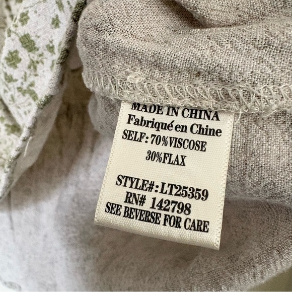 Love Riche Green Floral Blouse Size Medium - Picture 9 of 10